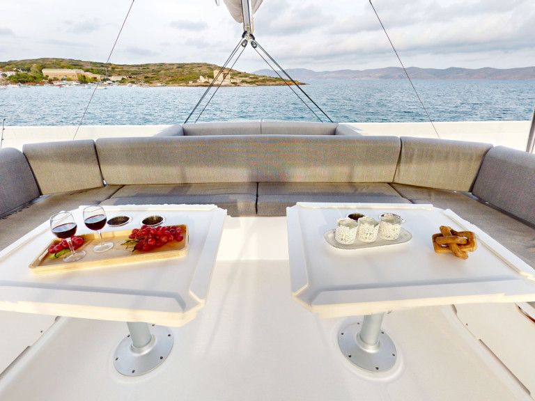 Yacht charter Lávrio cheap Bali 5.4