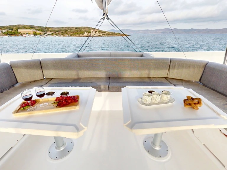 Yacht charter Lávrio cheap Bali 5.4