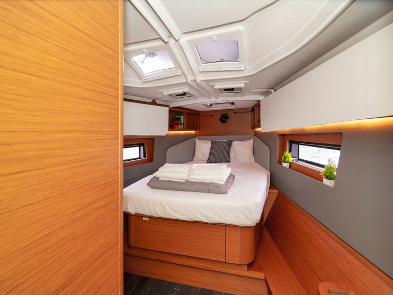 Dufour Dufour 41 in Alimos on SamBoat