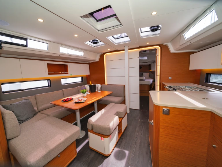 Rent a Dufour Dufour 41 Alimos