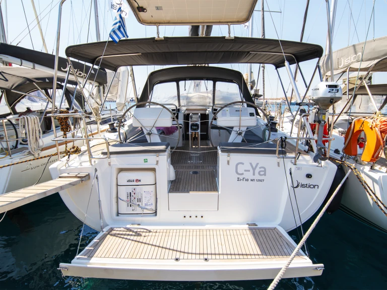 Yacht charter Lávrio cheap Hanse 458