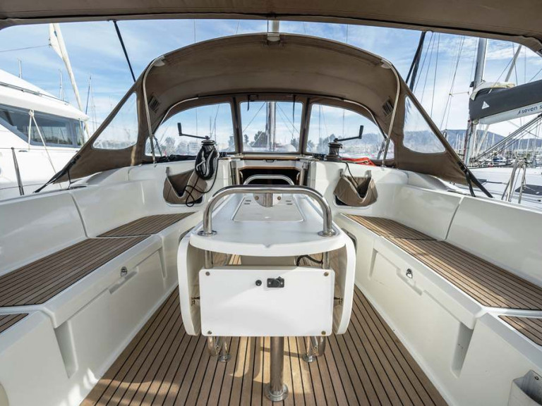 Bareboat Rental Sailboat Jeanneau with a boat licence