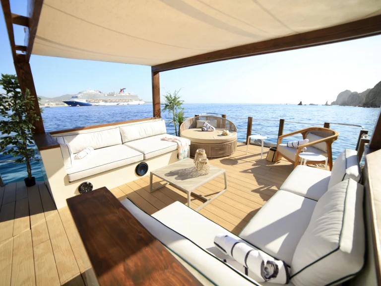 Bareboat Rental Motorboat Custom Made with a boat licence