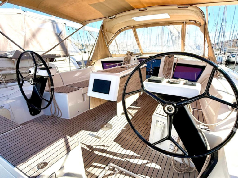 Sailboat for rent Marseille at the best price