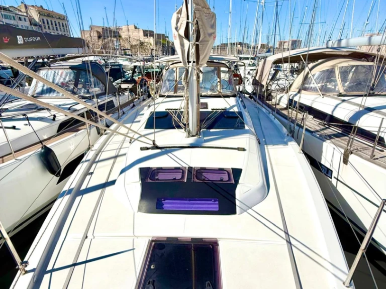 Dufour Dufour 390 GL in Ajaccio on SamBoat