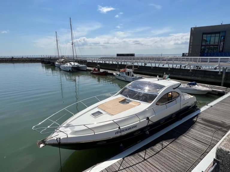 Yacht charter Lisbon cheap G41 Aerotopo.