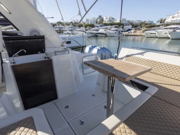 Boat rental Jeanneau Leader 10 in Palma de Mallorca on Samboat