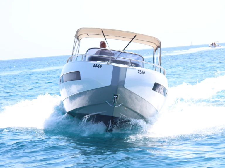 Invictus  280 GT in El Toro on SamBoat