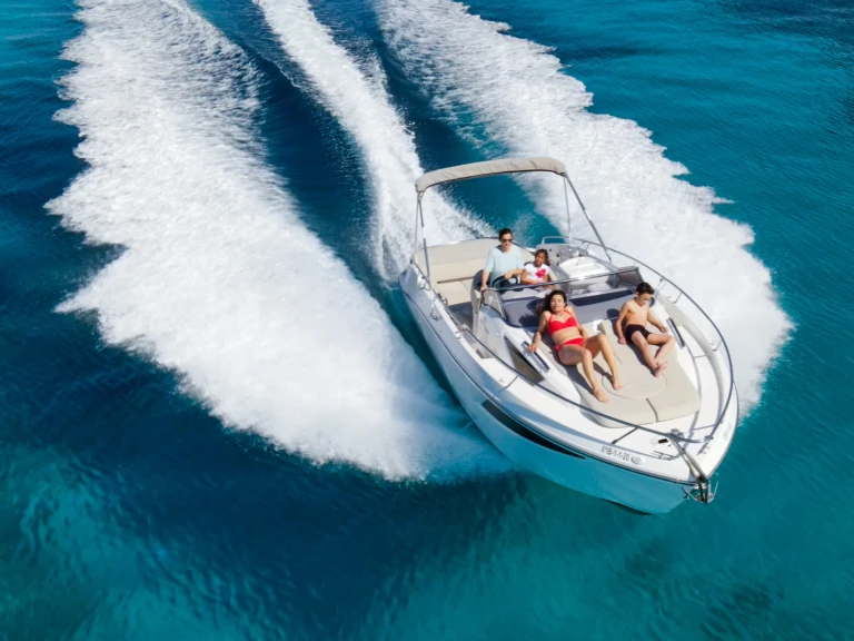 Boat rental Cranchi Endurance 30 in Marina Botafoch on Samboat