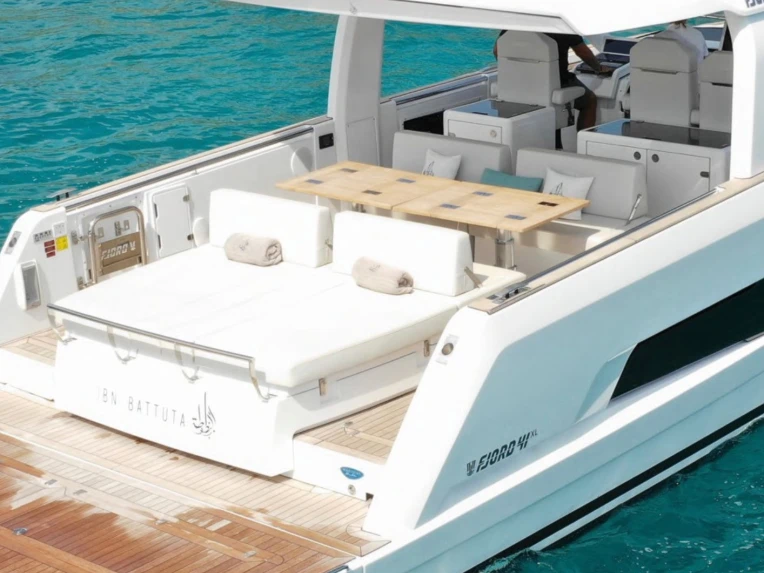 Motorboat for rent Santa Eulària des Riu at the best price