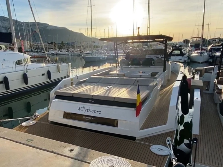 Yacht charter Marina Botafoch cheap D42