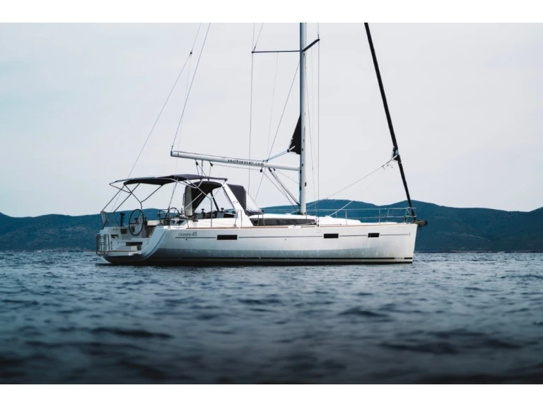 Boat rental Bénéteau Oceanis 45 in Cagliari on Samboat