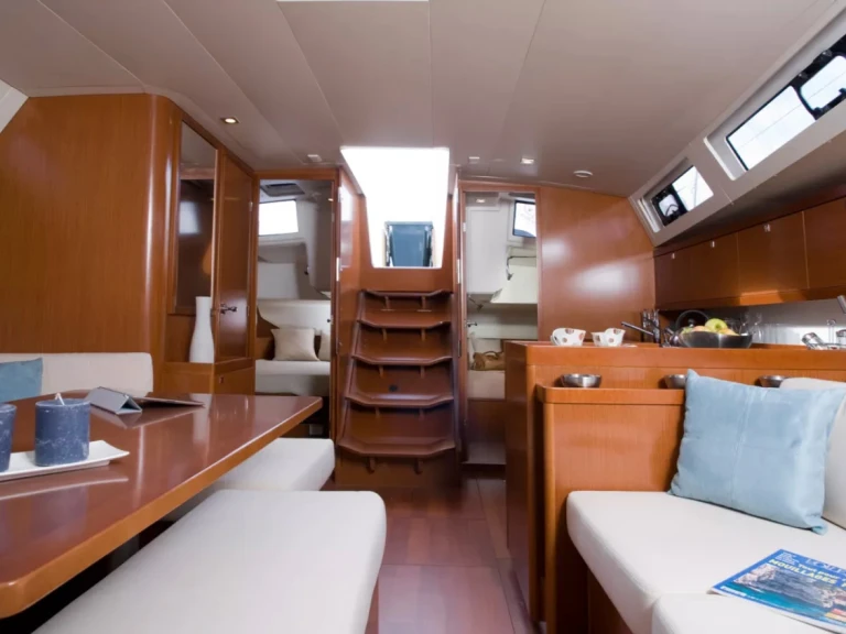 Bareboat Rental Sailboat Bénéteau with a boat licence