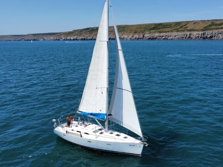 Sailboat rental with or without captain Bénéteau Cagliari