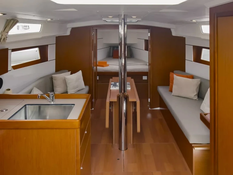 Rent a Bénéteau Oceanis 35.1 Cagliari