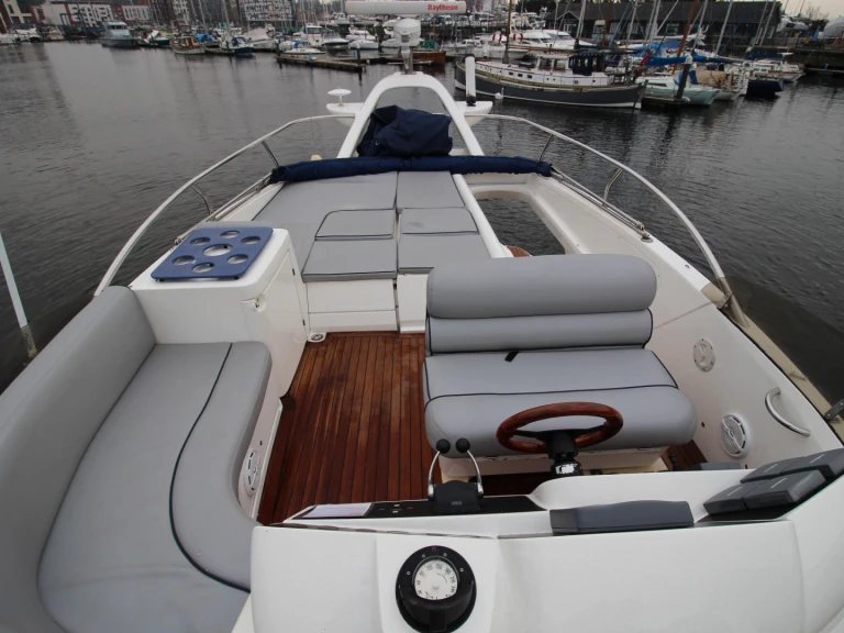 Rent a Sealine T47 Menton