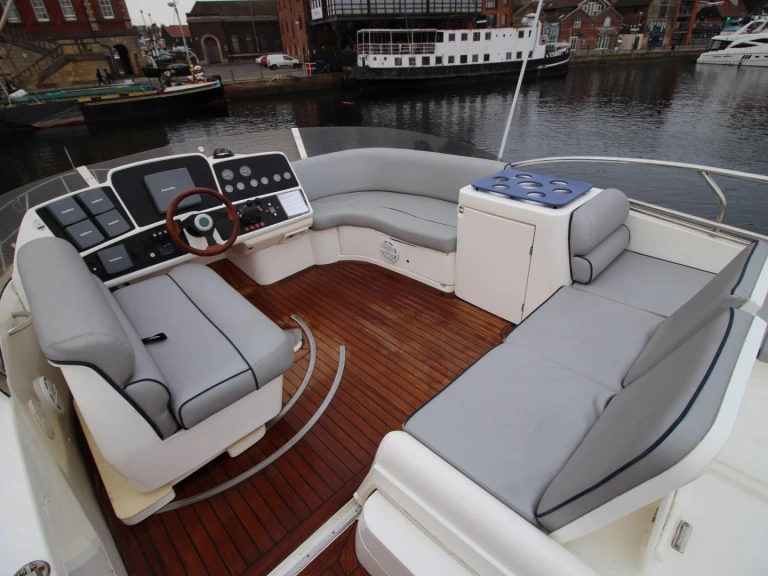 Luxury Yacht rental in Menton - Sealine T47