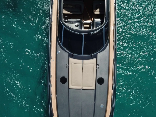 Bareboat Rental Luxury Yacht Sunseeker with a boat licence