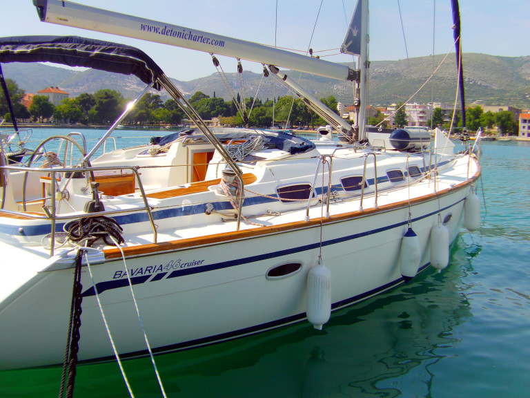 Rent a Bavaria Cruiser 46 Trogir