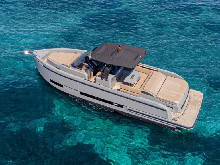 Bareboat Rental Motorboat De Antonio with a boat licence