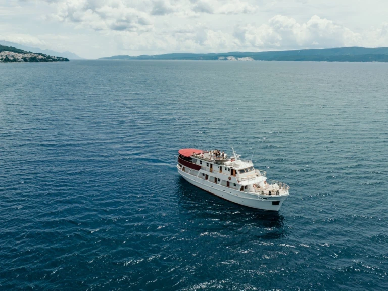 Motorboat rental in Omiš - Betina Wooden Boat
