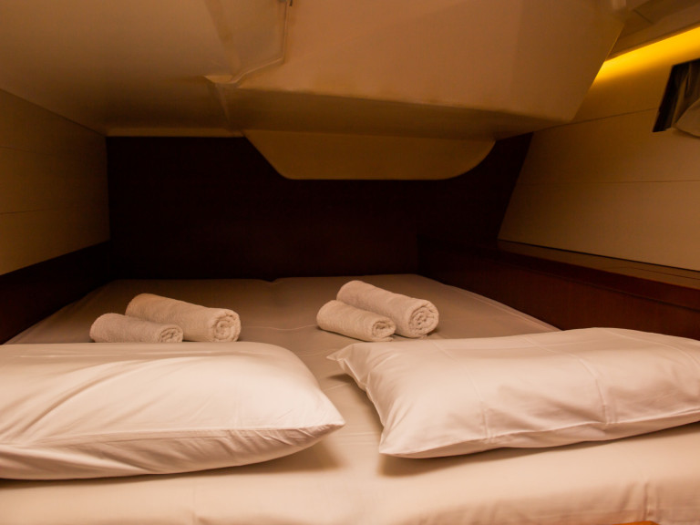 Rent a Bénéteau Oceanis 48 Kavála