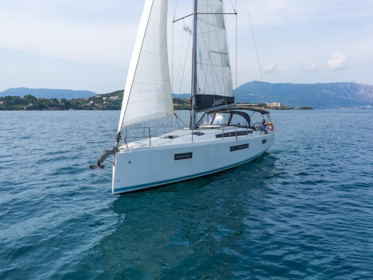 Boat rental Jeanneau Sun Odyssey 410 in Alimos on Samboat