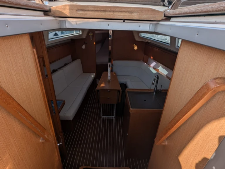 Bavaria Cruiser 34 in Rogoznica on SamBoat