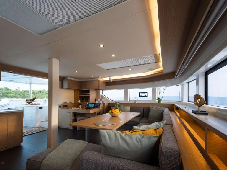 Bareboat Rental Luxury Yacht Lagoon with a boat licence