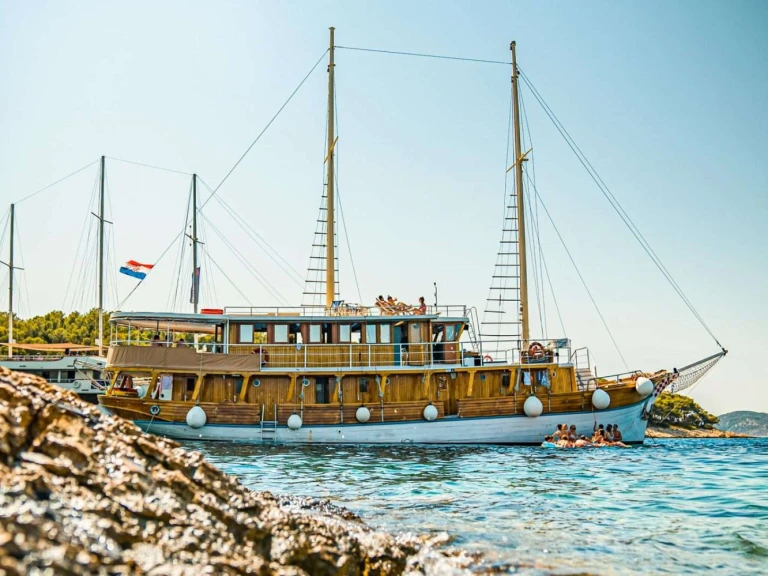 Yacht charter Skradin cheap NOVI DAN