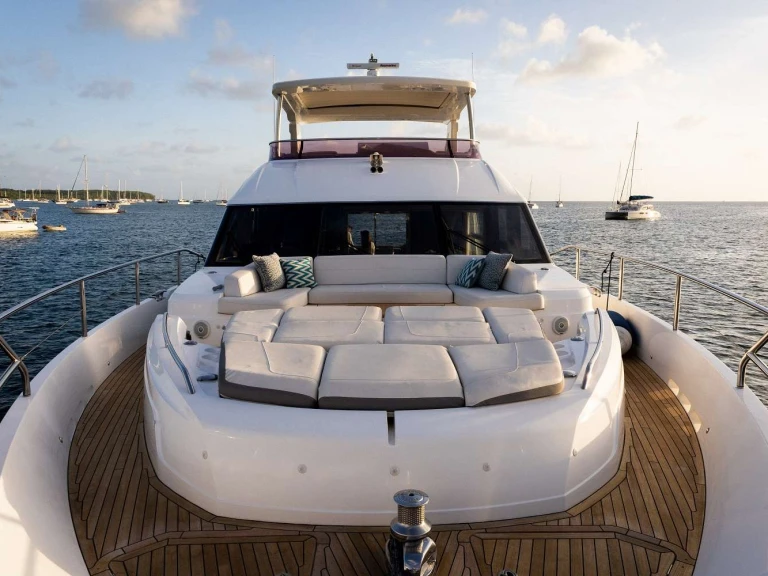 Bareboat Rental Luxury Yacht Princess, UK with a boat licence