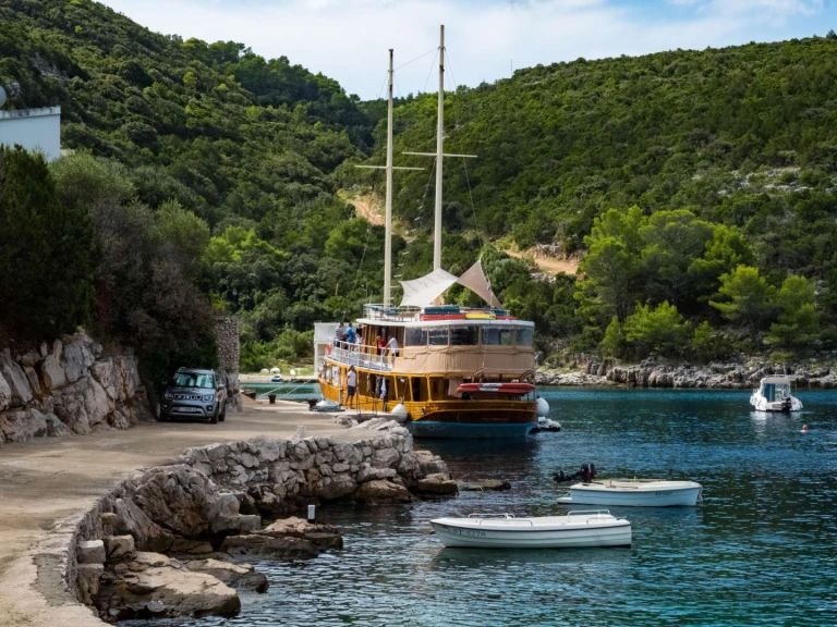 Boat rental Custom NOVI DAN in Skradin on Samboat