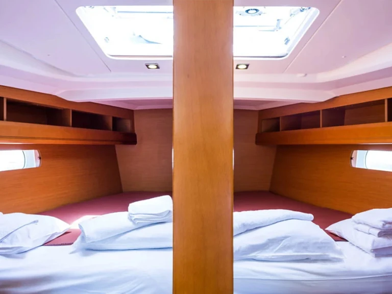 Sailboat rental in Alimos - Jeanneau Sun Odyssey 469