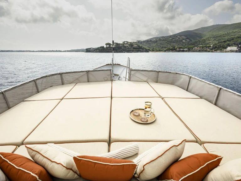 Motorboat rental with or without captain  Furnari