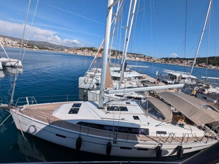 Sailboat for rent Rogoznica at the best price