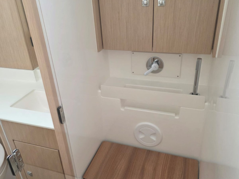 Rent a Bavaria Bavaria C57 Volos