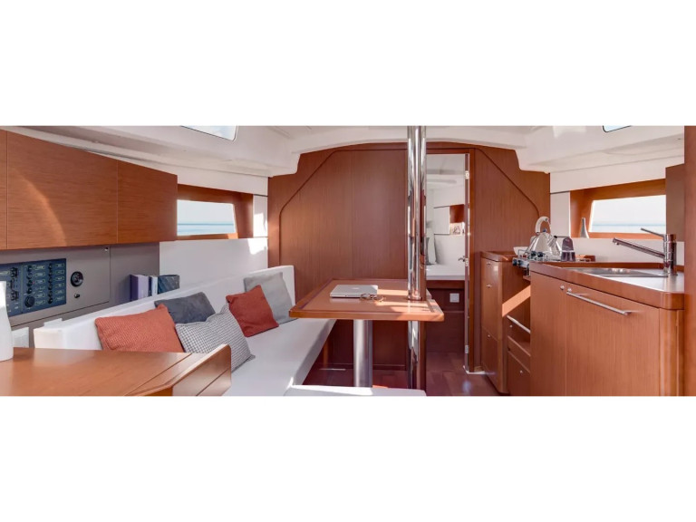 Sailboat rental in Furnari - Bénéteau Oceanis 35