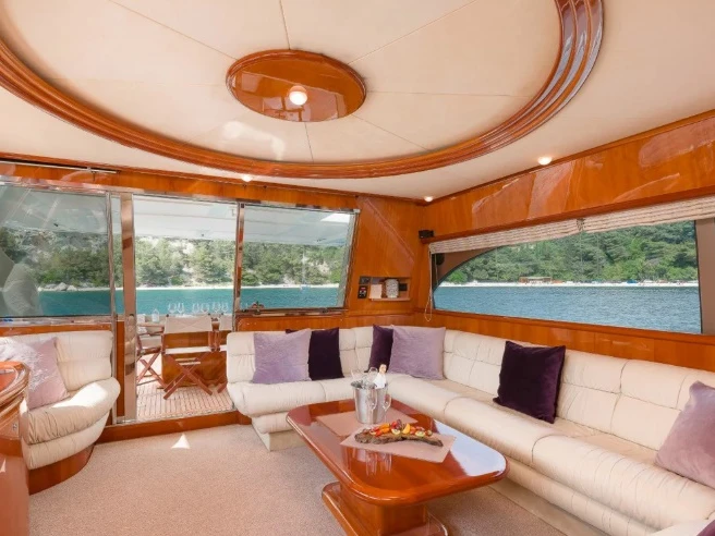 Bareboat Rental Luxury Yacht Fairline with a boat licence