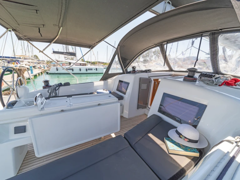 Yacht charter Alimos cheap Sun Odyssey 410