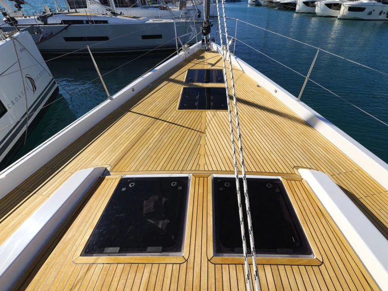 Sailboat for rent Seget Donji at the best price