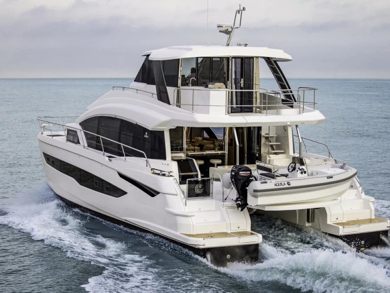 Bareboat Rental Motorboat Aquila with a boat licence
