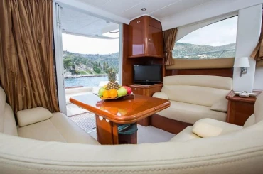 Jeanneau Prestige 36 in Split on SamBoat