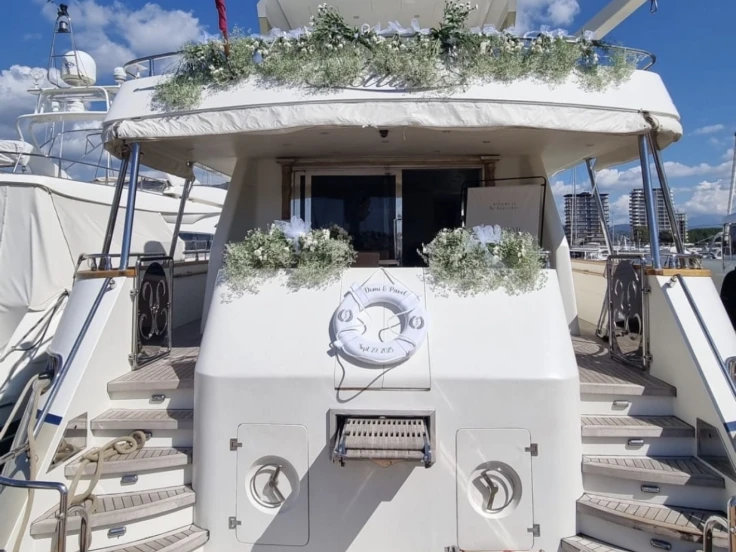 Yacht charter Porto di Salerno cheap falcon 80