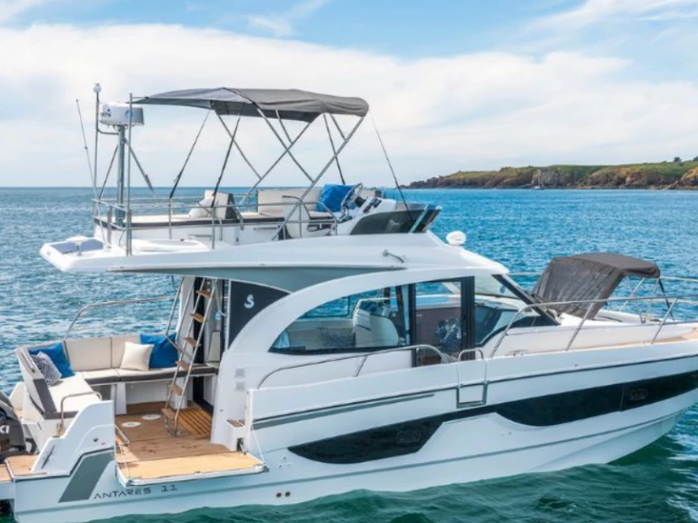Yacht charter Saint-Mandrier-sur-Mer cheap Antares 11 FLY