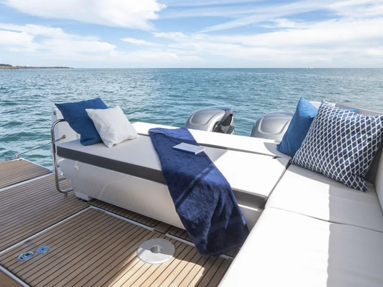 Motorboat rental with or without captain Bénéteau Saint-Mandrier-sur-Mer