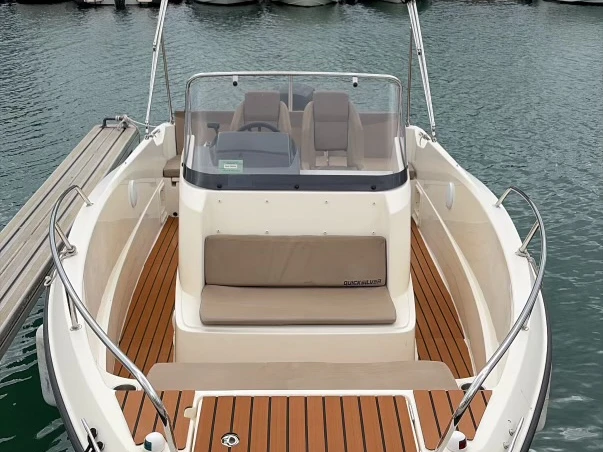 Bareboat Rental Motorboat Quicksilver with a boat licence