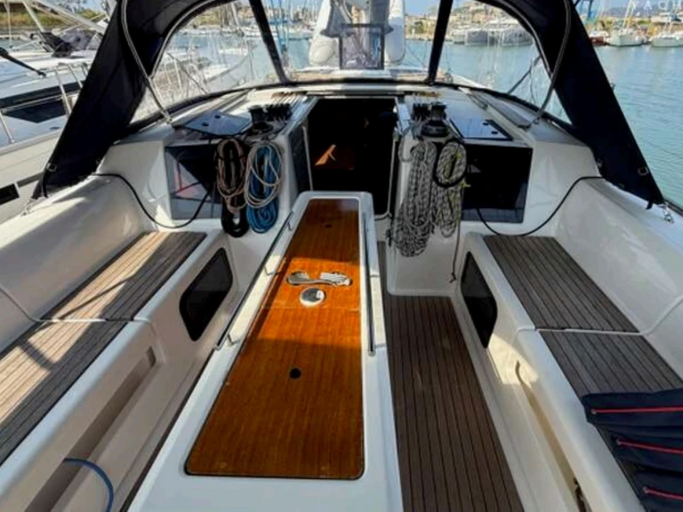 Sailboat for rent Spain at the best price