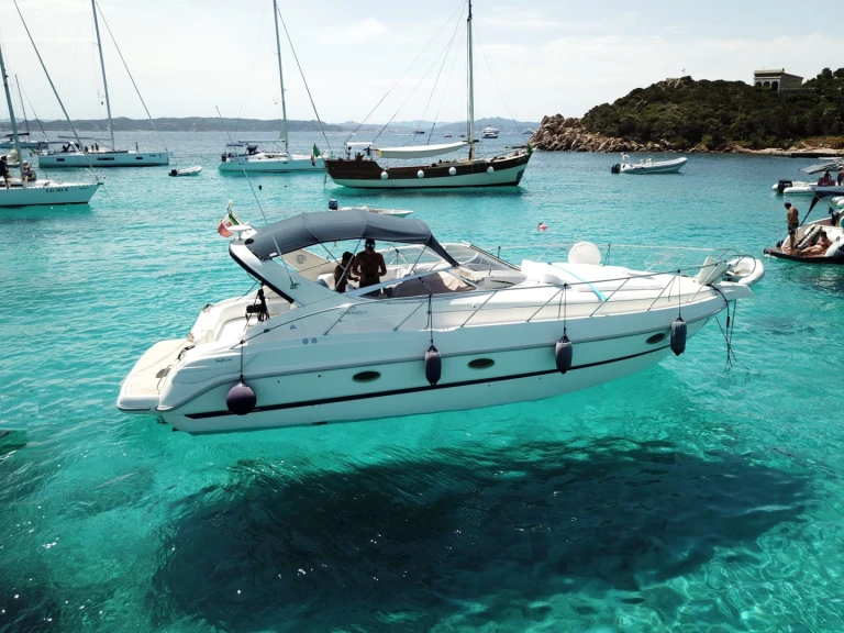 Bareboat Rental Motorboat Cranchi with a boat licence