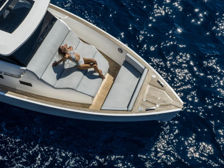 Bareboat Rental Motorboat Yacht with a boat licence