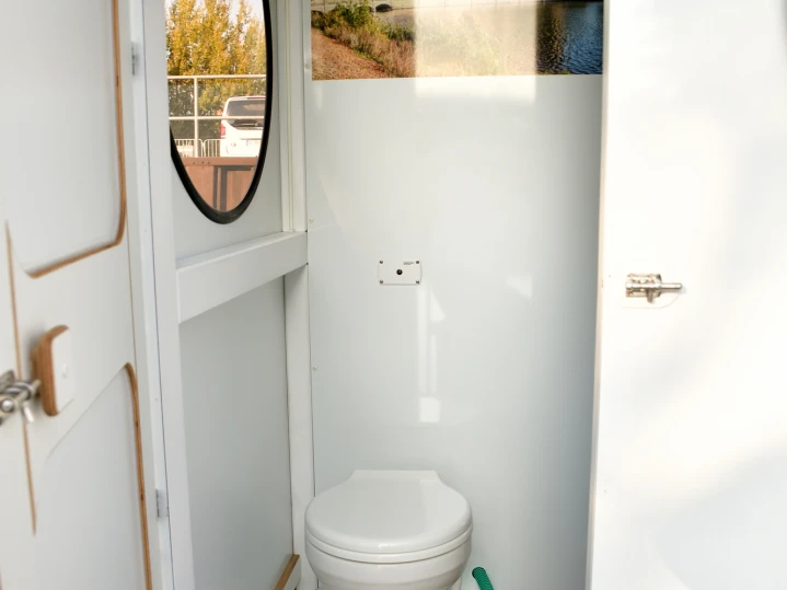 Houseboat rental with or without captain A Lübz